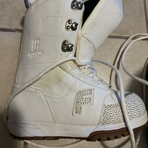 Forum Woman’s snowboard shoes size 6